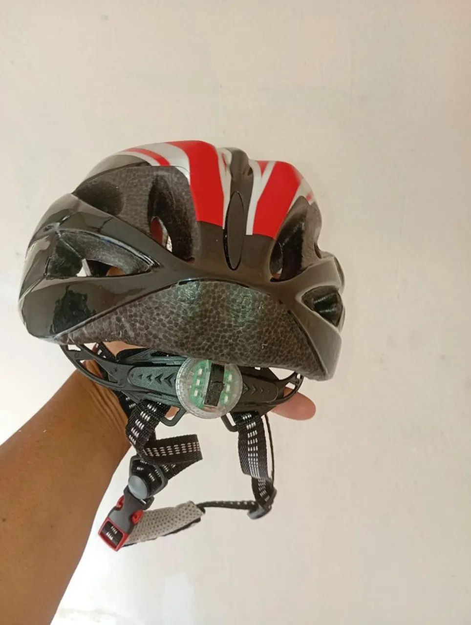 Capacete de ciclista  - Foto 2