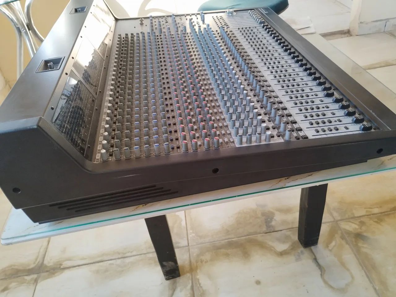 Mesa de som 48 canais Behringer B.A.R.A.T.O - Foto 4