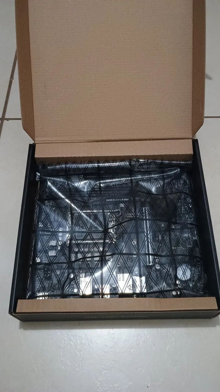 Placa mãe B760M-E msi nova lacrada