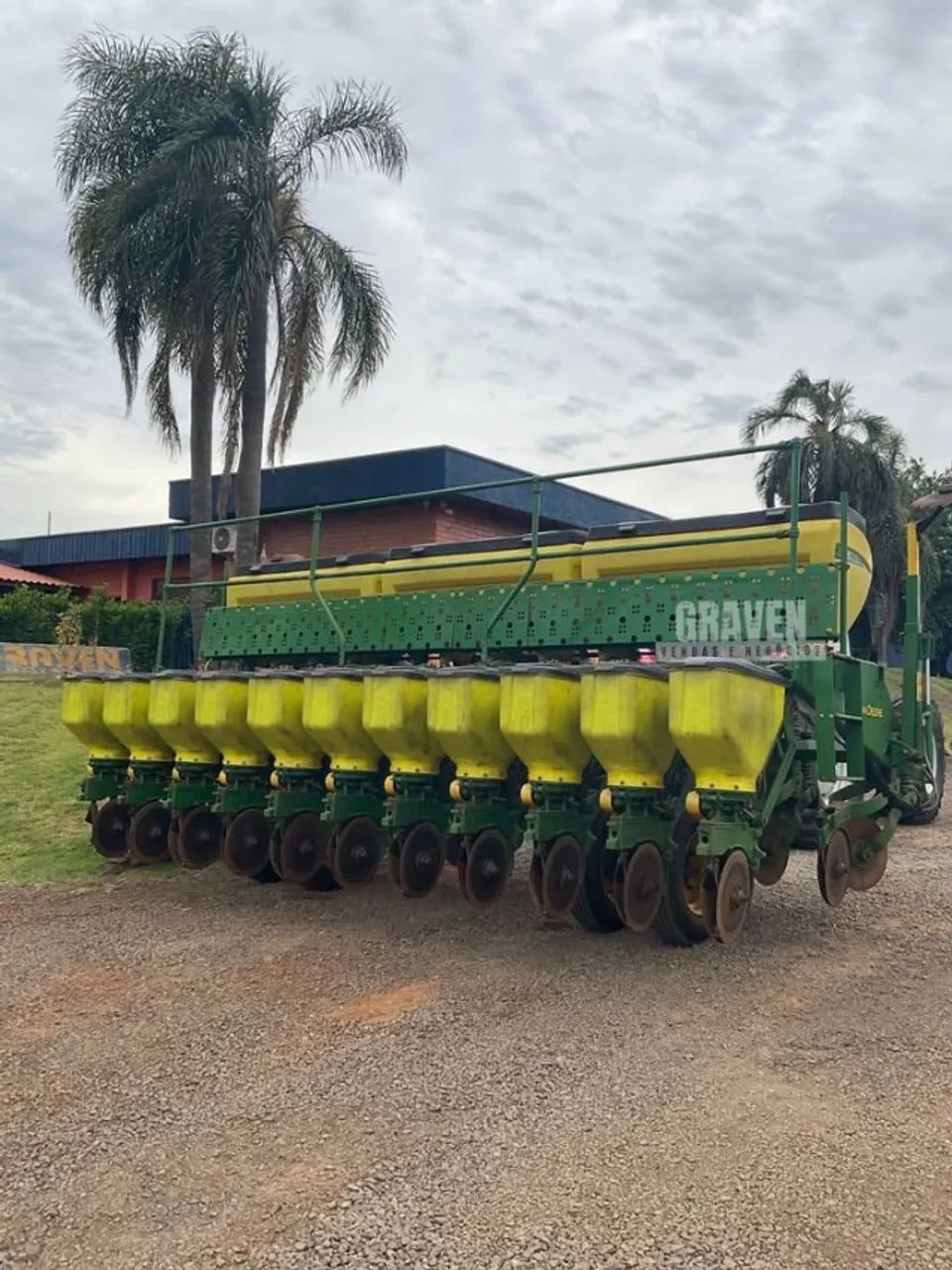 Plantadeira John Deere 1111 - 11 linhas