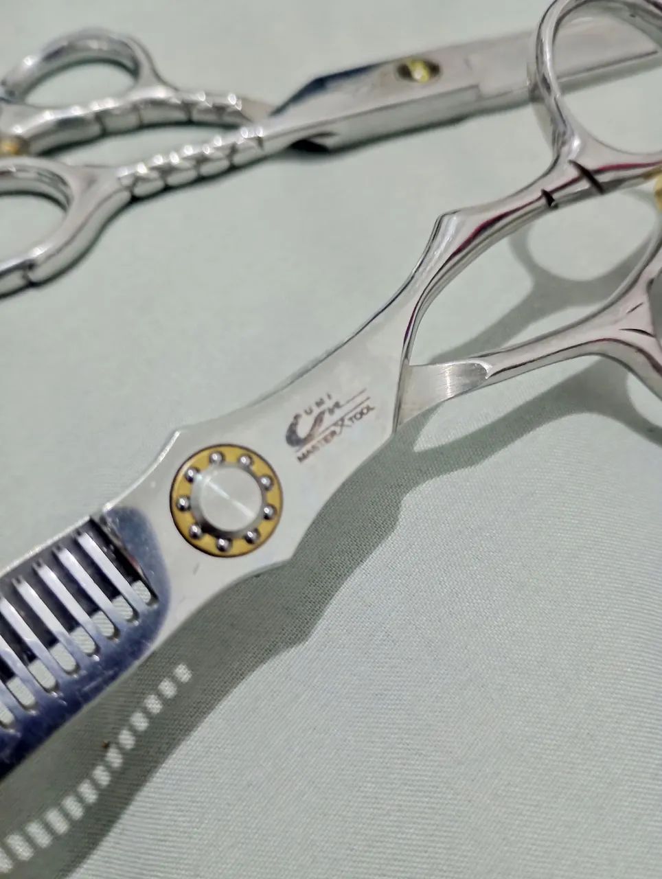 Tesouras profissionais de cortar cabelo umi master tool - Foto 2