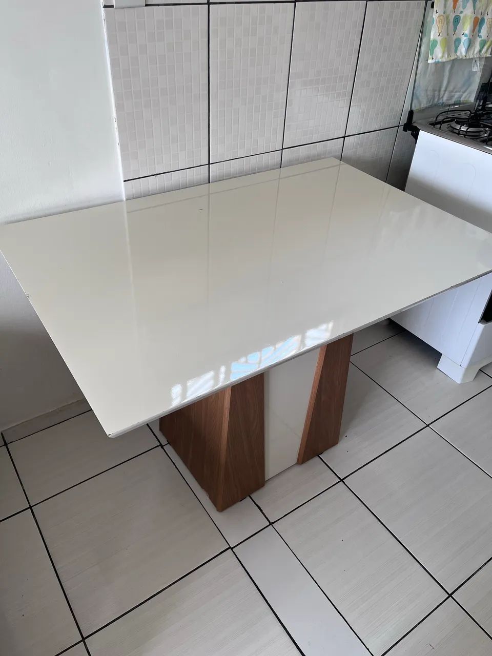 Vendo mesa de jantar 4 lugares 