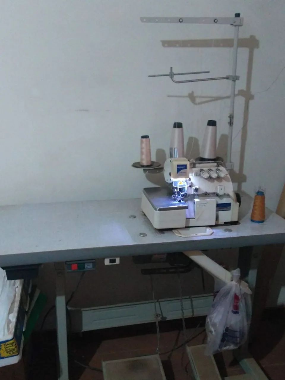 Overloque industrial Gemsy 2700series, bom estado, funcionando  - Foto 4