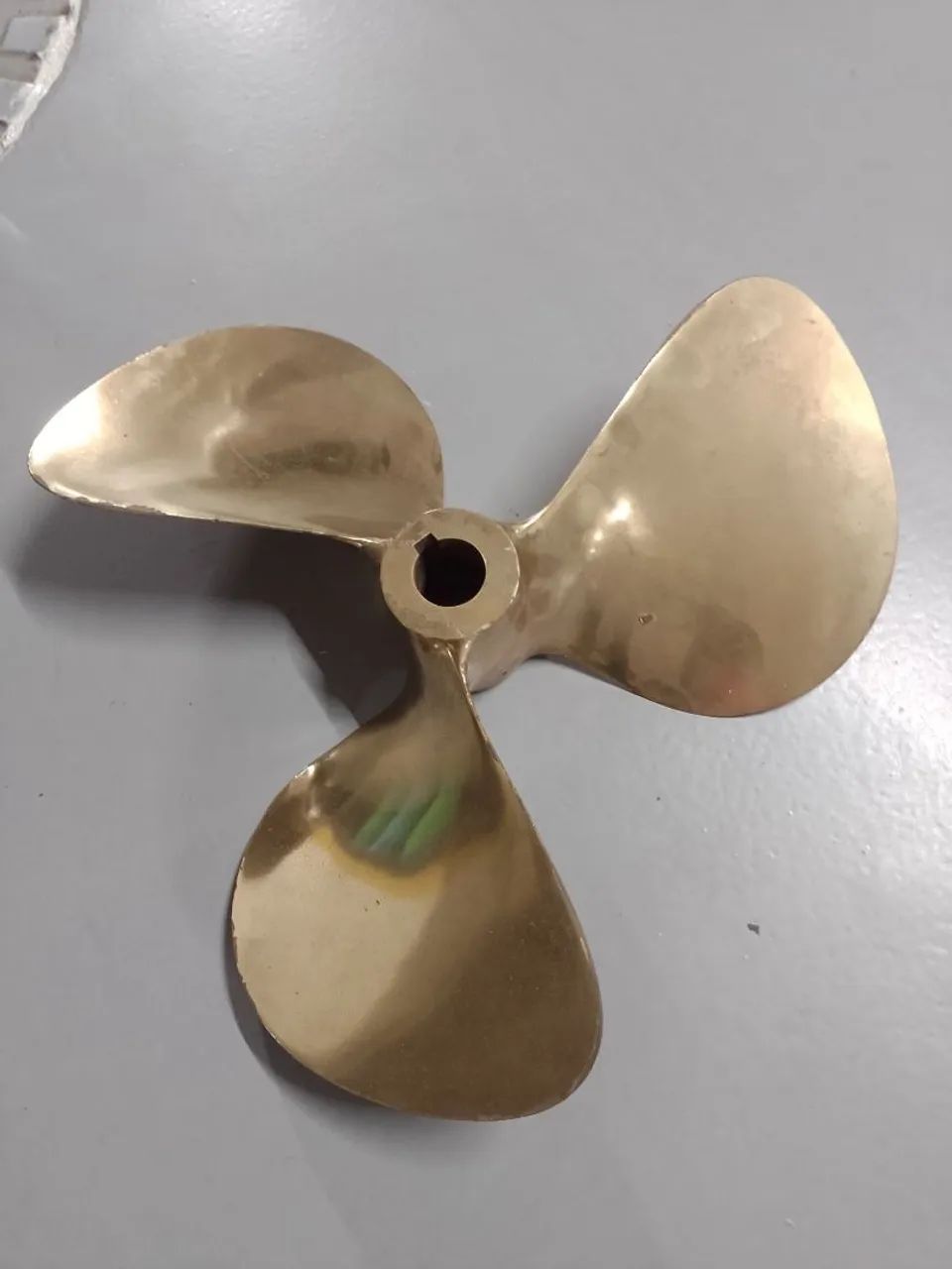 hélice de bronze naval, comumente usada em embarcações.  - Foto 2