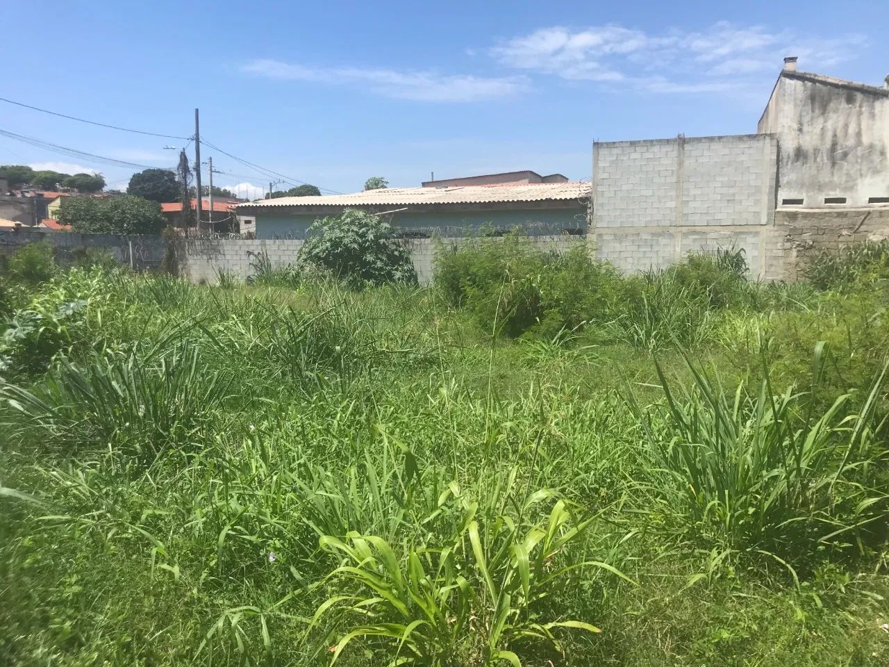 LOTE NO BAIRRO SERRANO COM 440 M² E 30 M² (FRENTE)