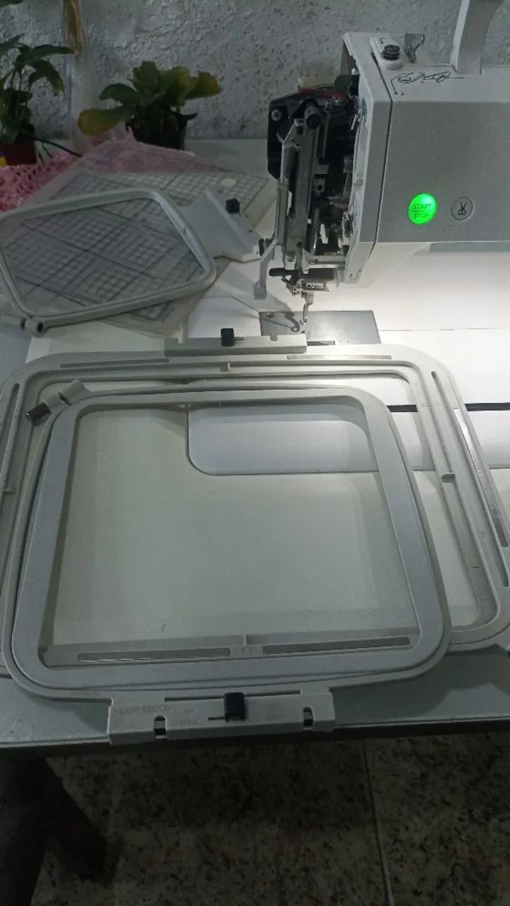 Máquina de bordado Janome 