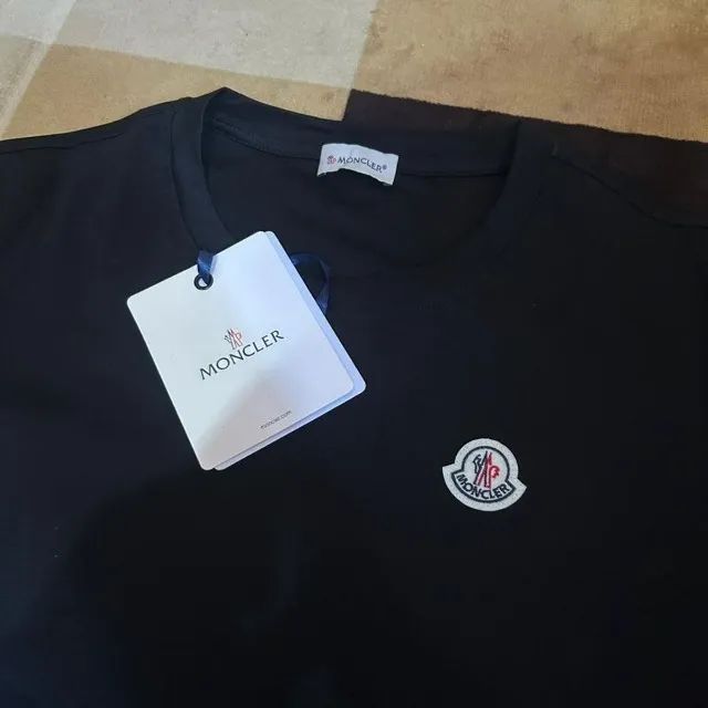 camiseta moncler patch logo preta - Foto 2