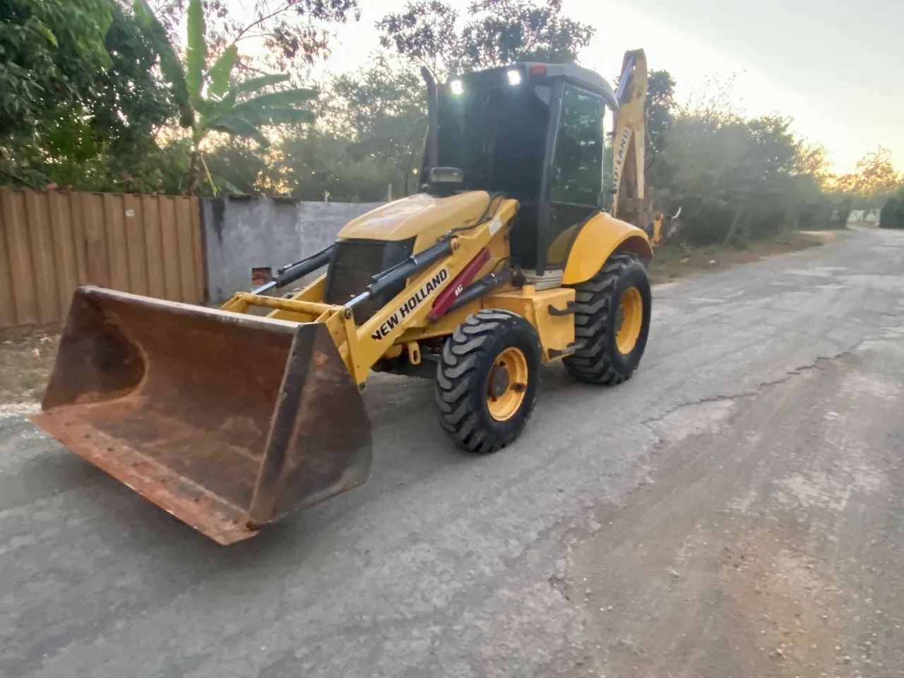 Retroescavadeira New Holland B110B 2014 - Foto 3