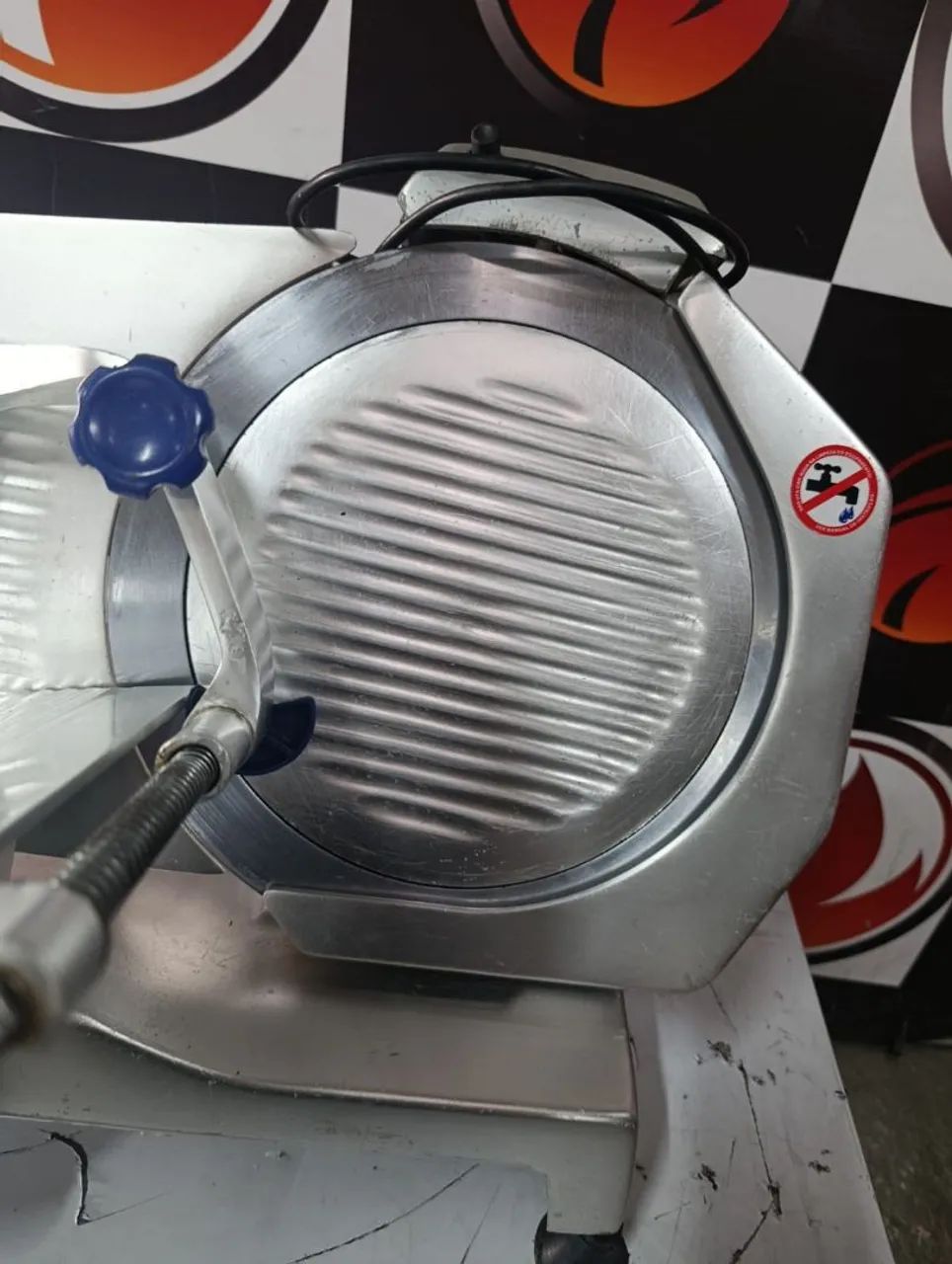 Cortador de frios industrial manual 220 volts marca Gural modelo GLP 330 - Foto 3