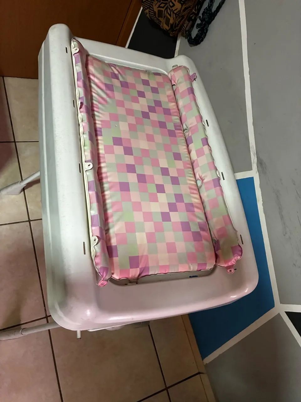 Banheira com suporte e trocador