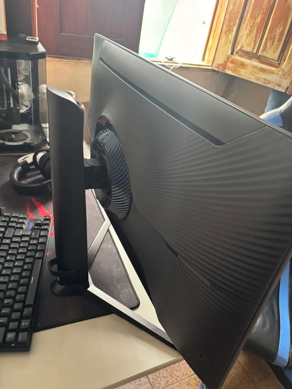 Monitor Samsung Odyssey G32 - Foto 2