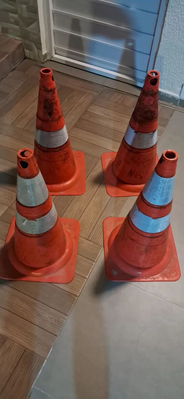 CONE DE SINALIZAÇÃO R$ 50.00 a unidade. - Foto 3