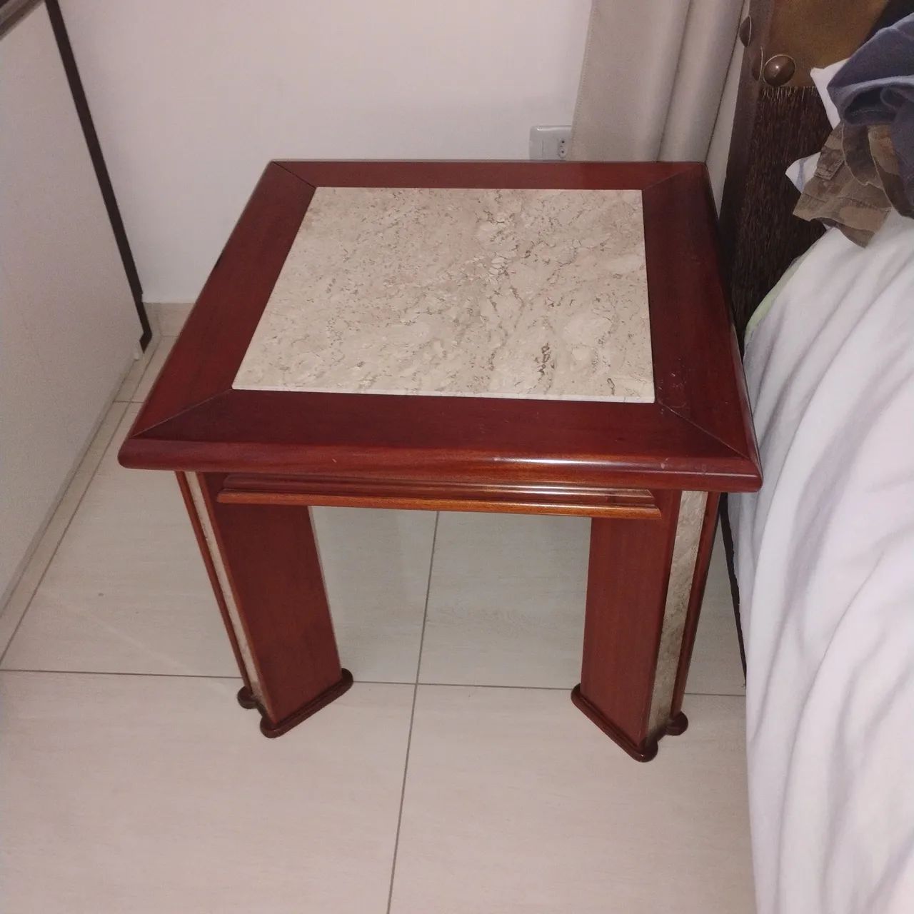 Mesinha de madeira 
