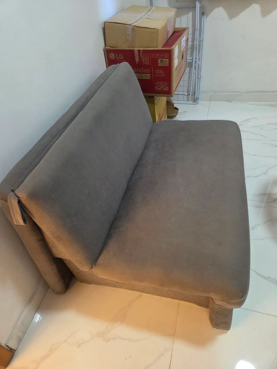 Sofá cama em veludo cinza está perfeito. 1,80 x 1,15   - Foto 5