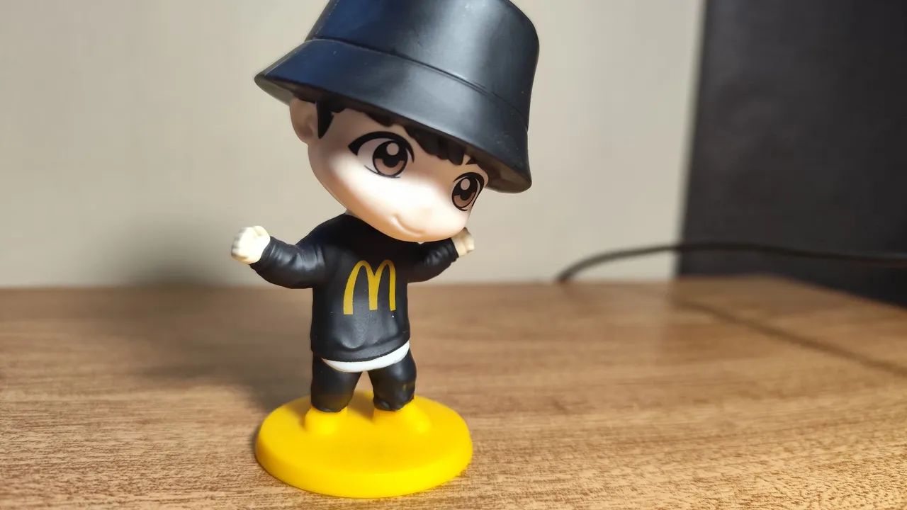 7 Bonecos BTS - coleção MC Donald's  - Foto 2