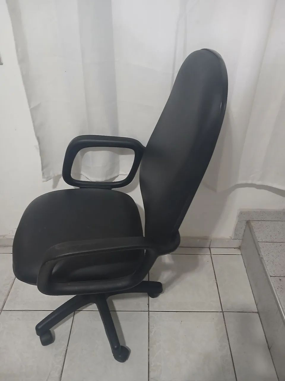 Cadeira pra escritório  - Foto 4