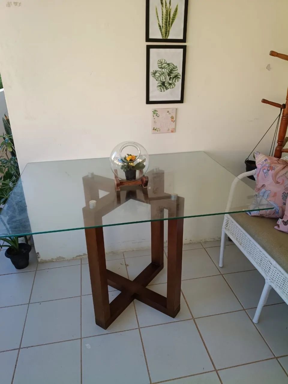 Vendo mesa de madeira e topo de vidro65576099678466121