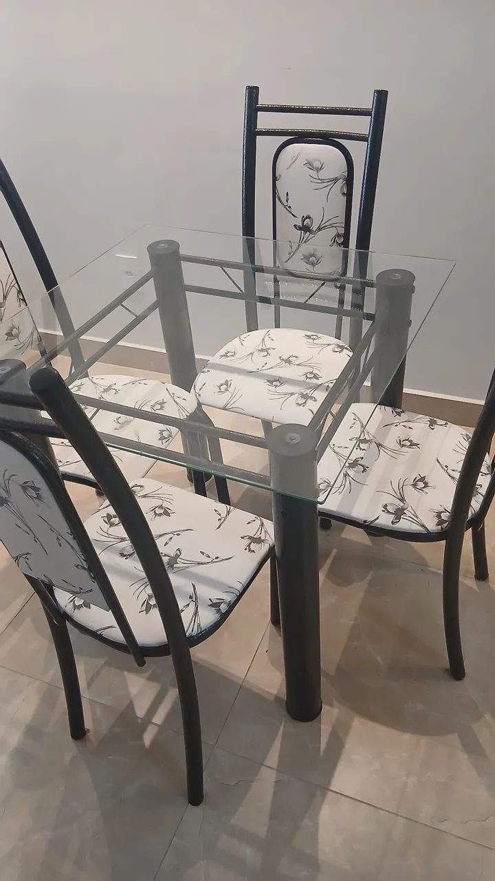 Mesa com 4 cadeiras  - Foto 3