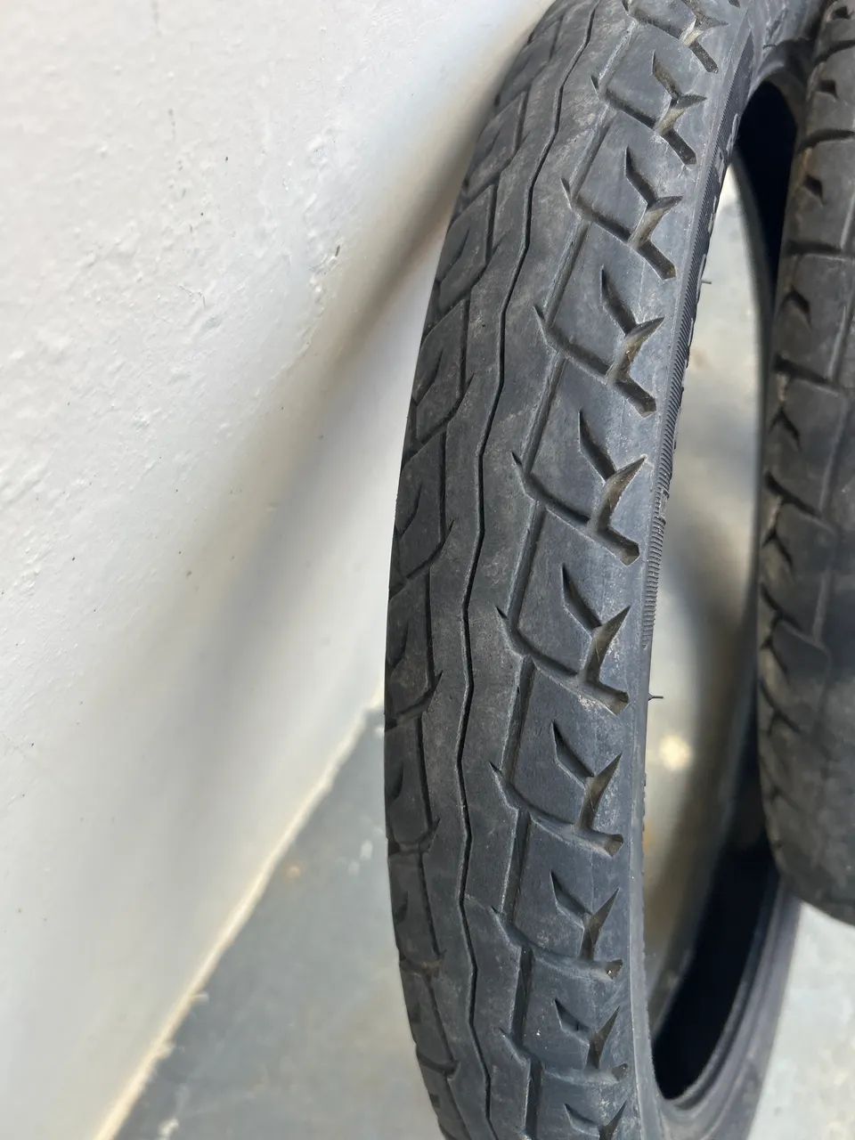 Par de Pneus levorin usados, Honda biz ou Pop. 