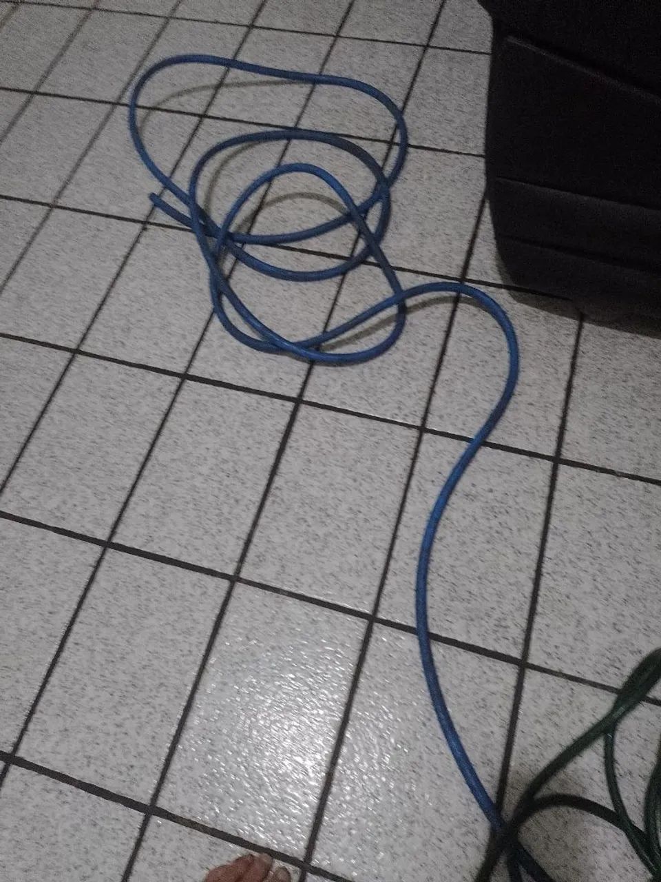 Mangueira forte, resistente, de 10/12 metros cor verde, segue junto de 3/4 metros cor az,  - Foto 2