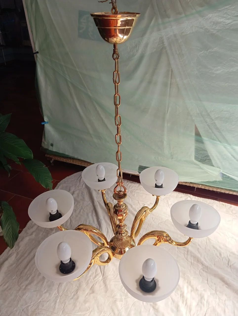 Lustre  clássico Dourado grande 