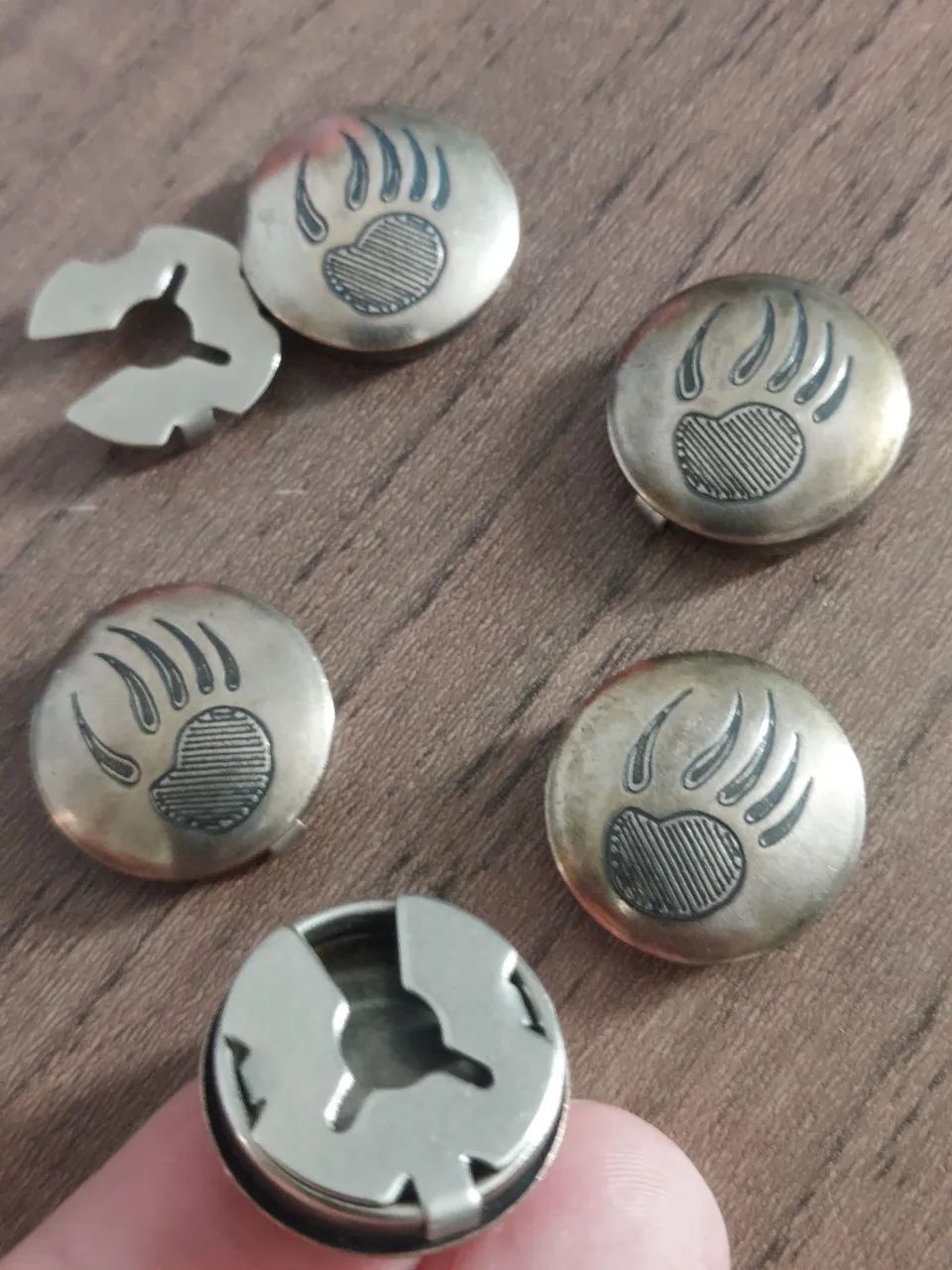 5 Abotoaduras, Capas de botão de metal com design de garra de urso.  - Foto 2