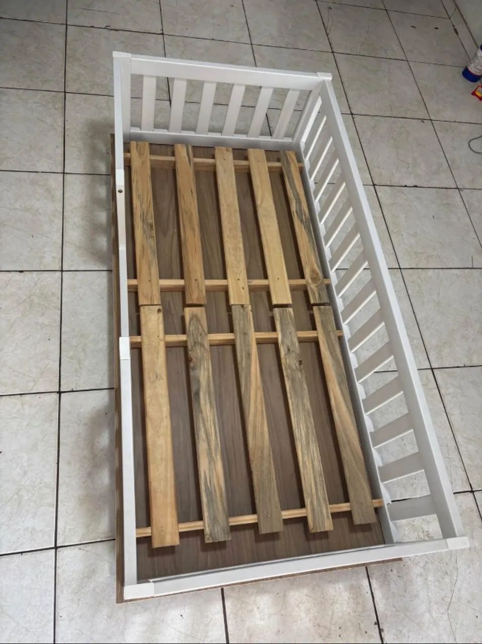 Cama Infantil 1,55 m x 0,75 m com rodinhas e trava - Foto 2