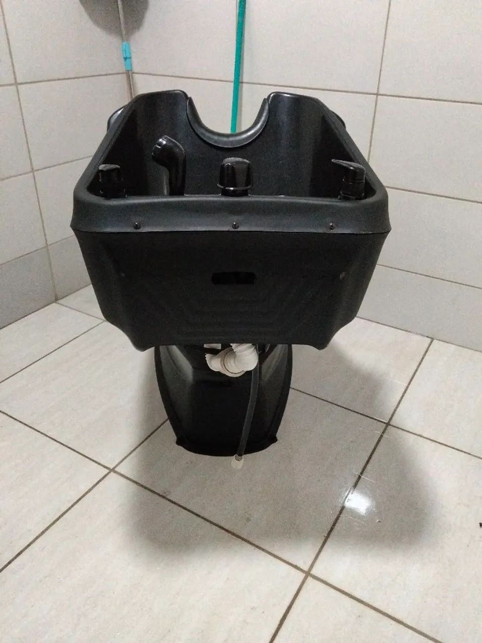 Lavatório novo já vem com a ducha ? e suporte de shampoo e condicionador