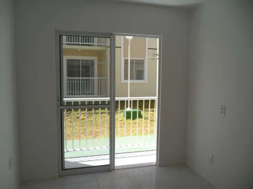 Vendo um lindo apartamento  com 3 quartos  e dois banheiros - Foto 3