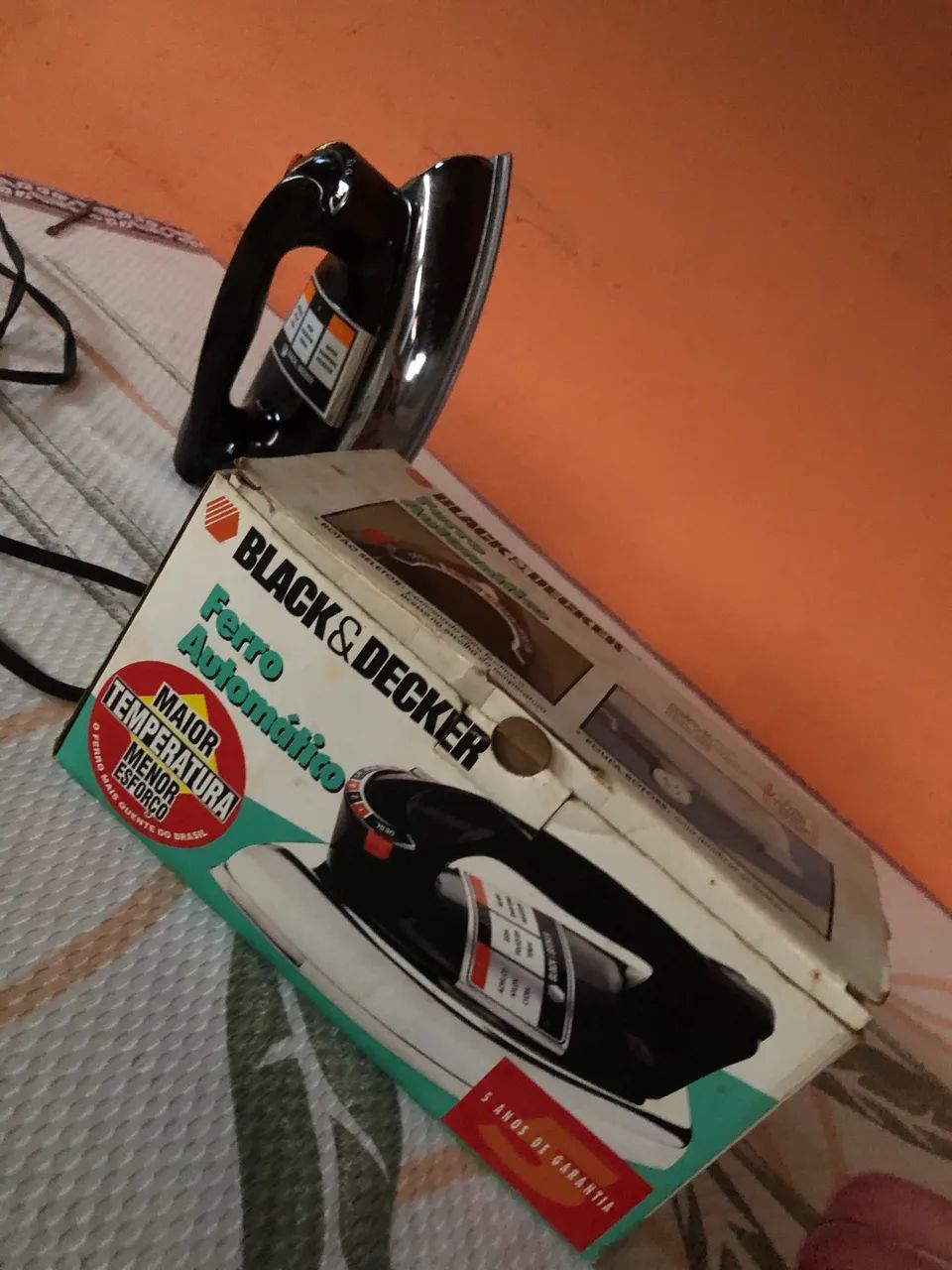 Ferro de Passar Roupa Vintage Black & Decker clássico  - Foto 4