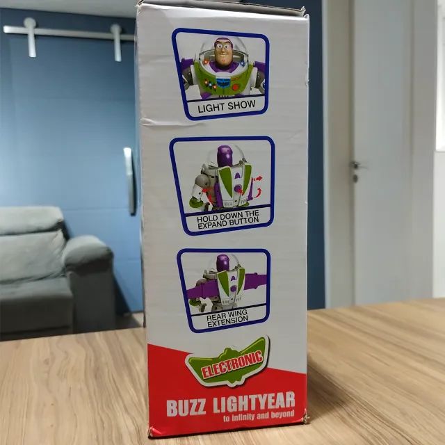 Action Figure Boneco Buzz Lightyear com Asas e Caixa (Disney Pixar®) - Foto 4