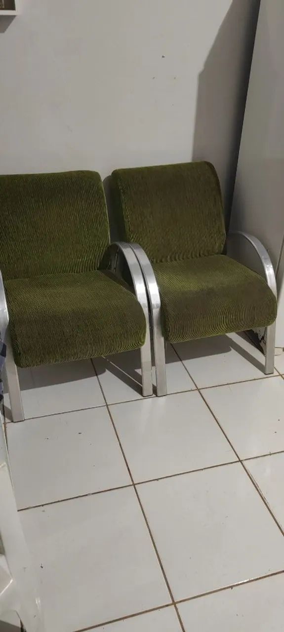 DUAS POLTRONAS METALICAS