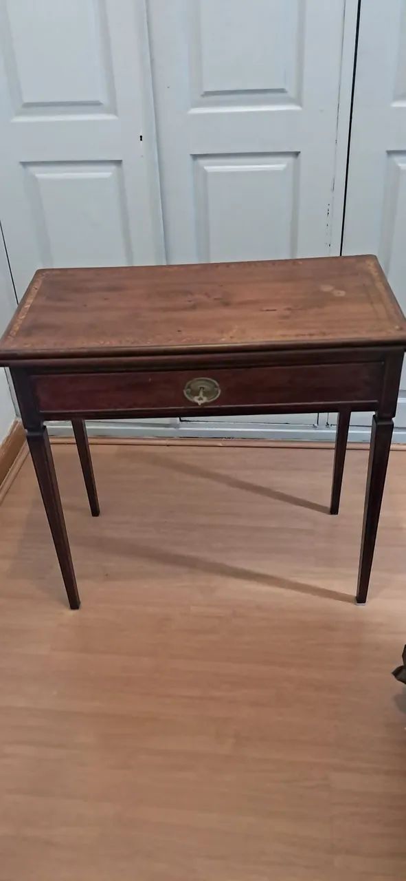 Mesa antiga / Escrivaninha 