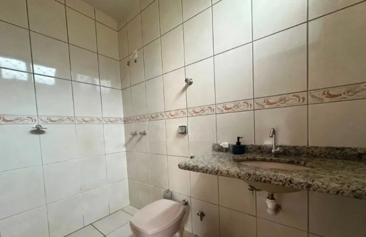 CASA RECUADA EM JOQUEI CLUBE - Foto 2