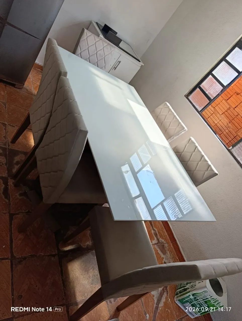 Mesa com 6 cadeiras tampo em laka nova na promoção 