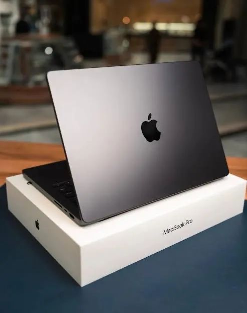 Macbook PRO M5 pro 16gb 512 ssd . Apenas 8 dias de ativado