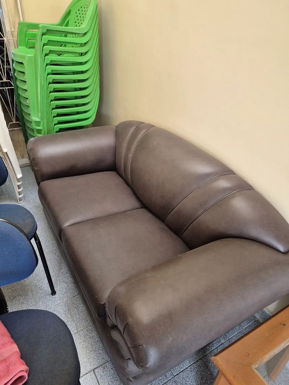 Excelente Estado conjunto de sofás ,   material resistente  - Foto 4