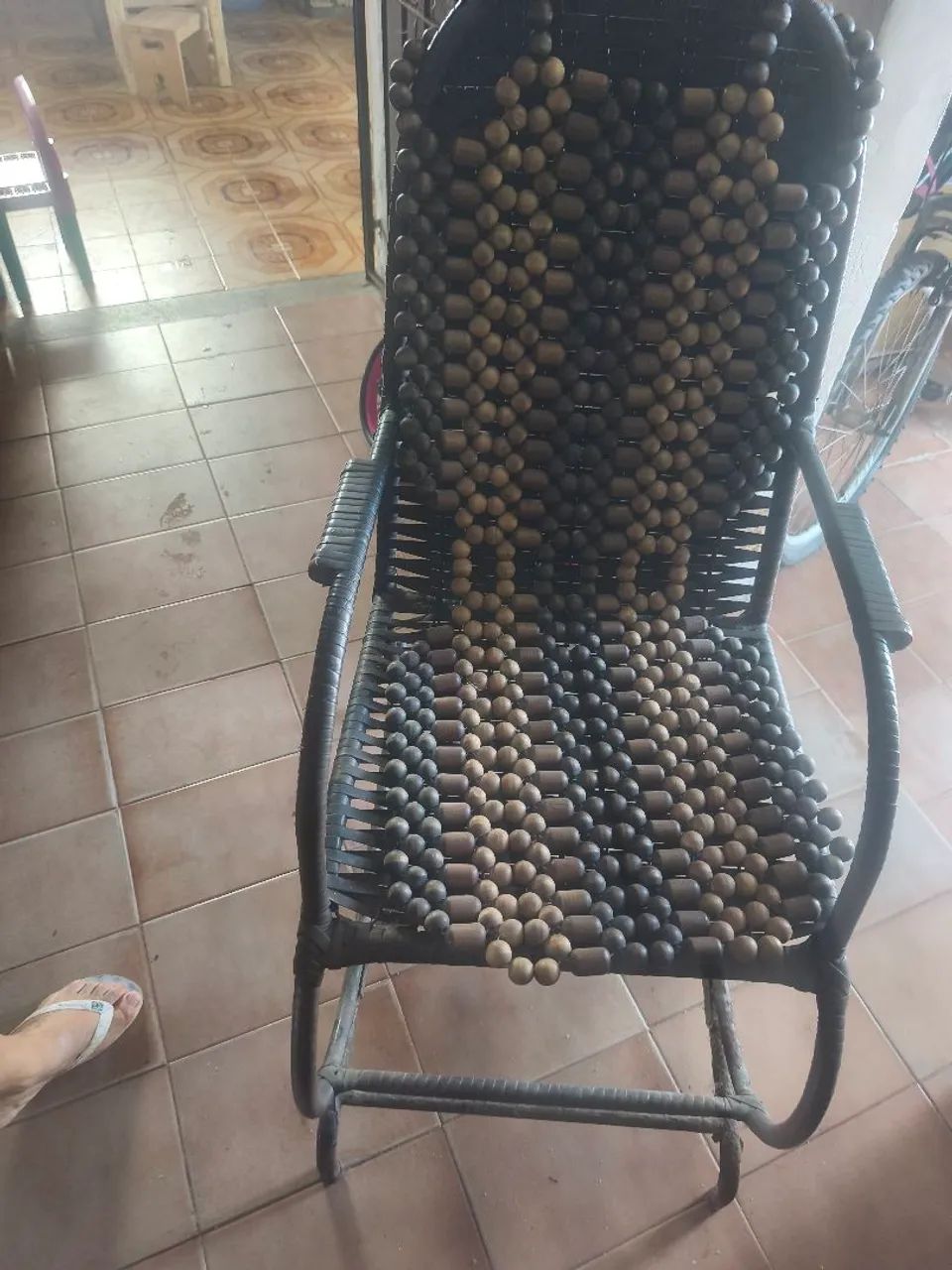 Cadeira de Balanço Vintage com Assento Massageador de Madeira - Foto 2