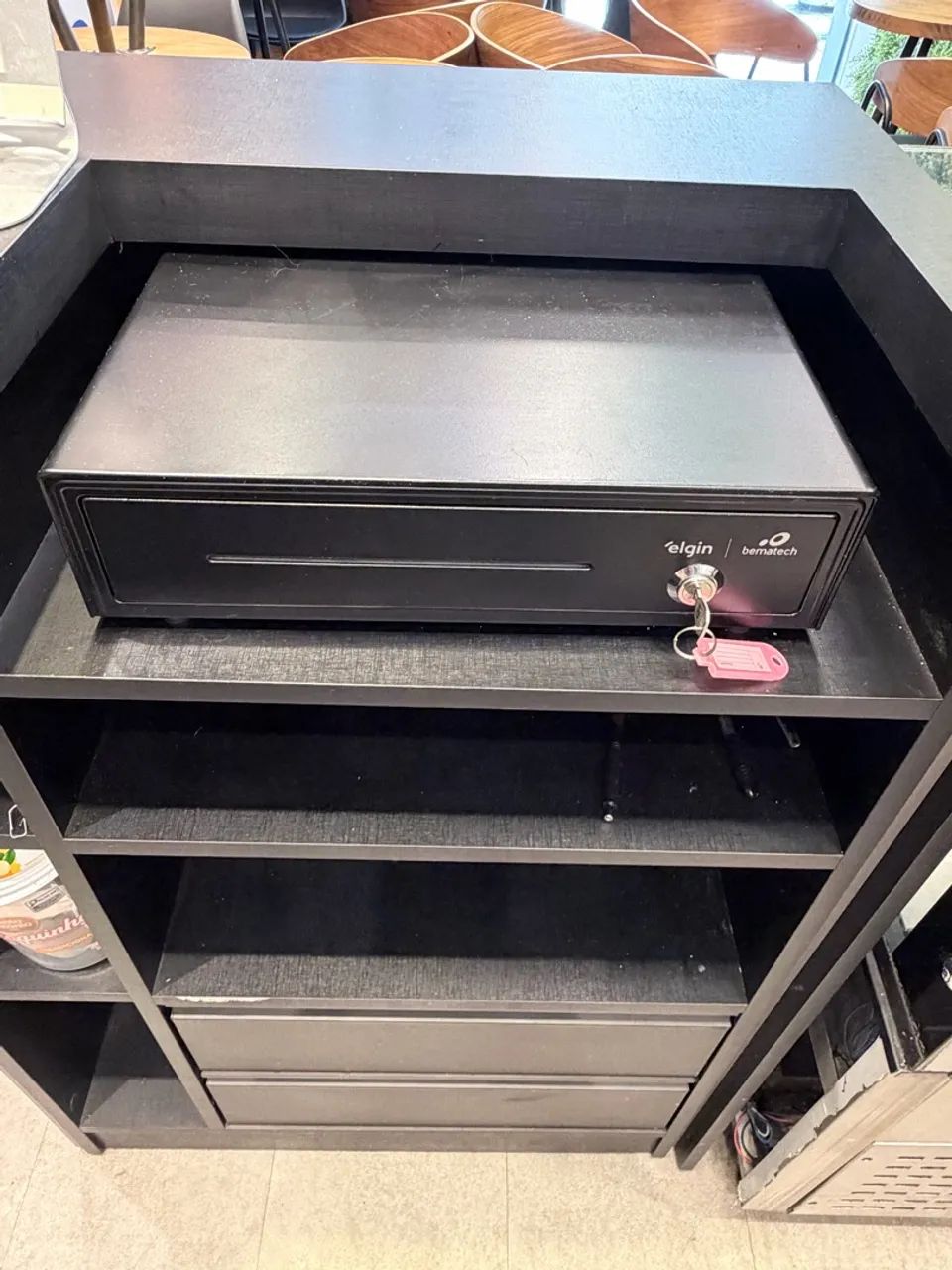 VENDO EQUIPAMENTOS, MÓVEIS E ACESSÓRIOS DE CAFETERIA - Foto 3