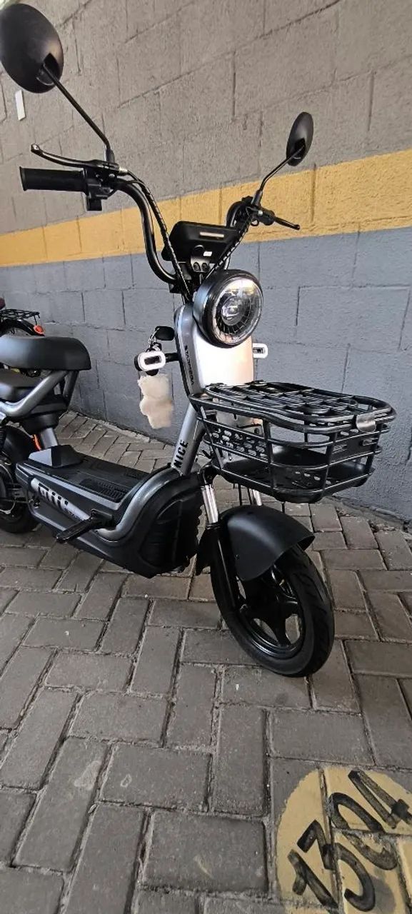Scooter elétrica semi nova