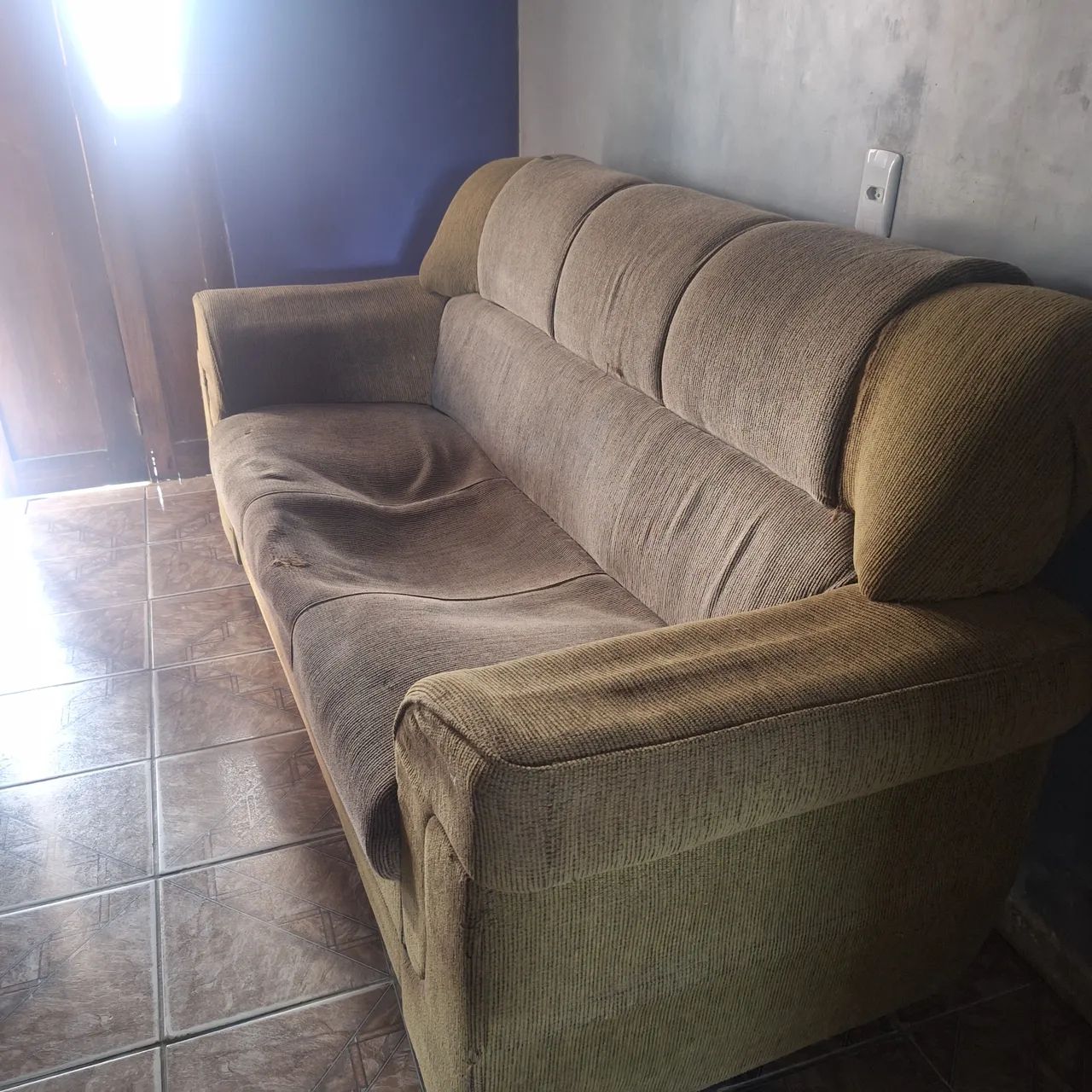 Sofá 3 lugares á venda para reforma - Foto 2