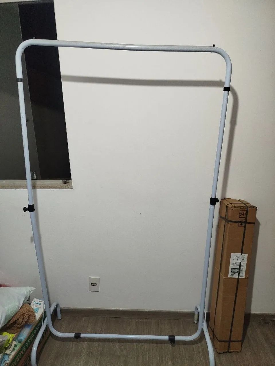 Vendo arara para loja ótimo estado 60,00 - Foto 2