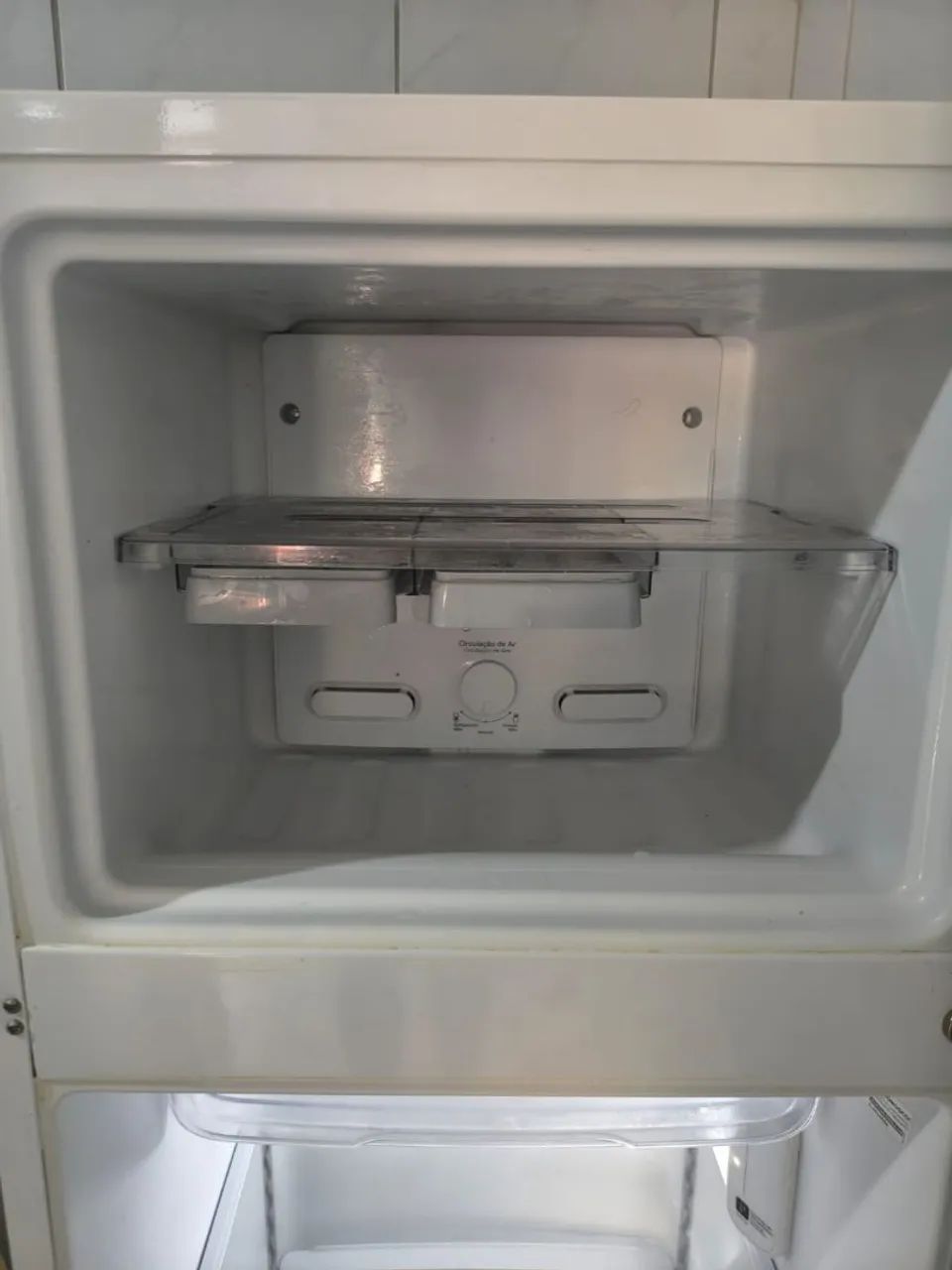 Vende-se geladeira semi-nova - Foto 3