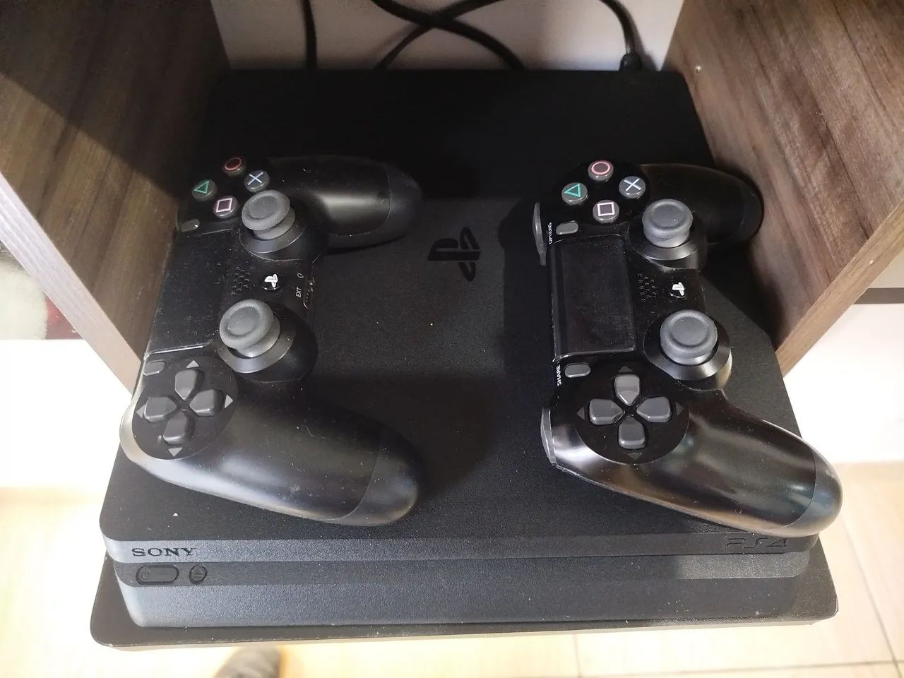 Ps4 com dois controles 