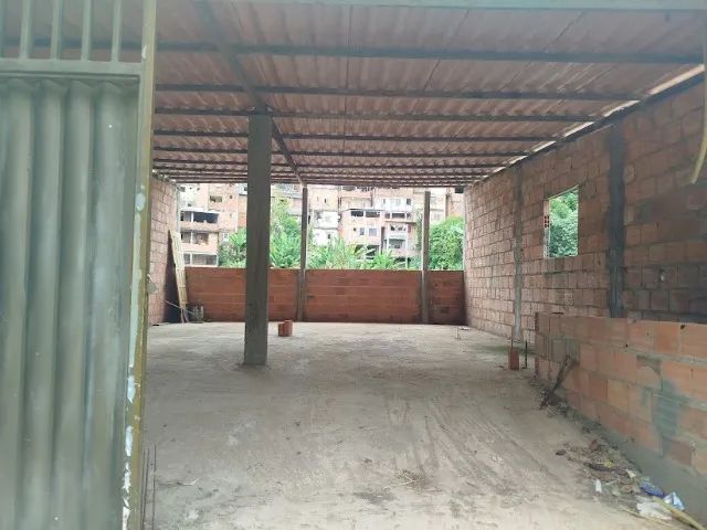 Prédio com duas casas duas garagens e dois salões - Foto 4