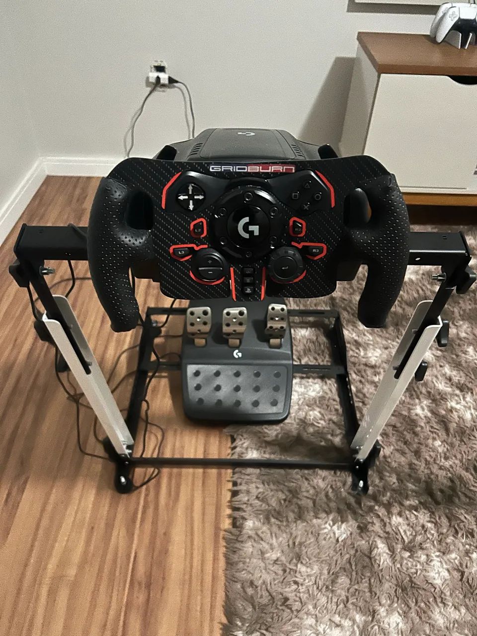 Volante gamer PS5 Logitech G923 com cockpit 
