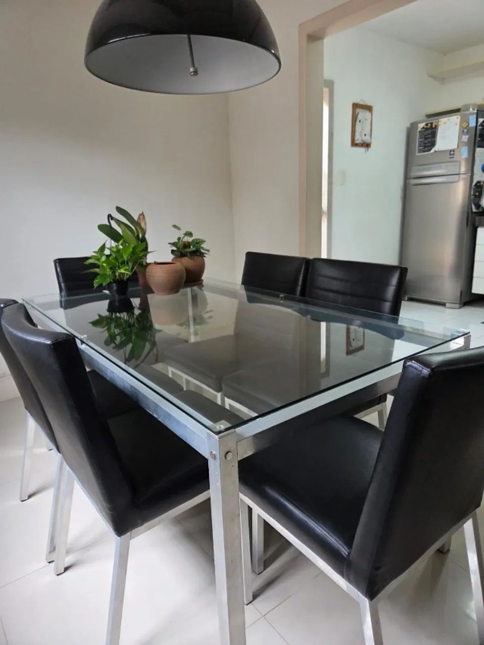 Mesa de jantar com 6 cadeiras em excelente estado