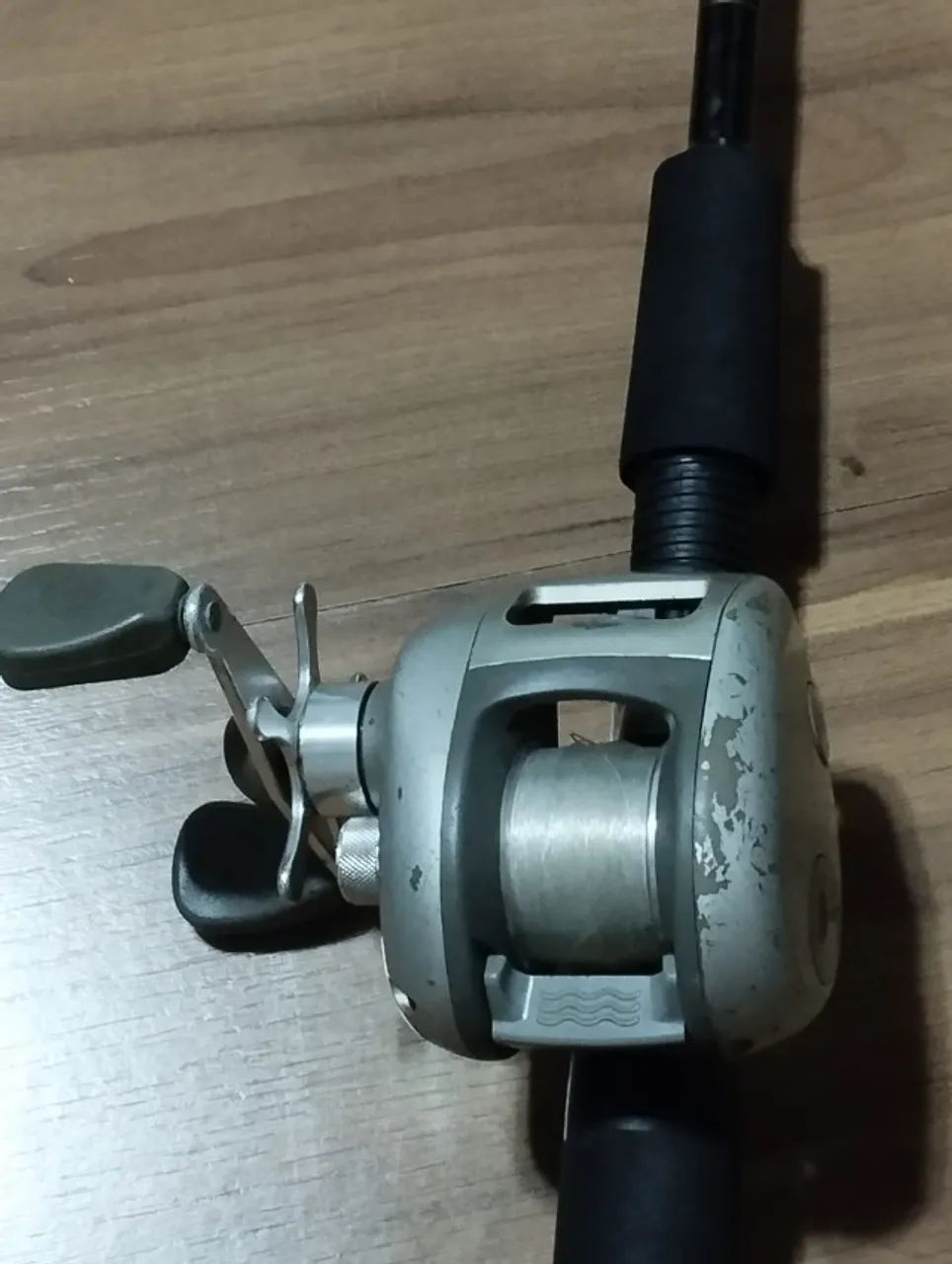 Varas de pesca e carretilhas  - Foto 3