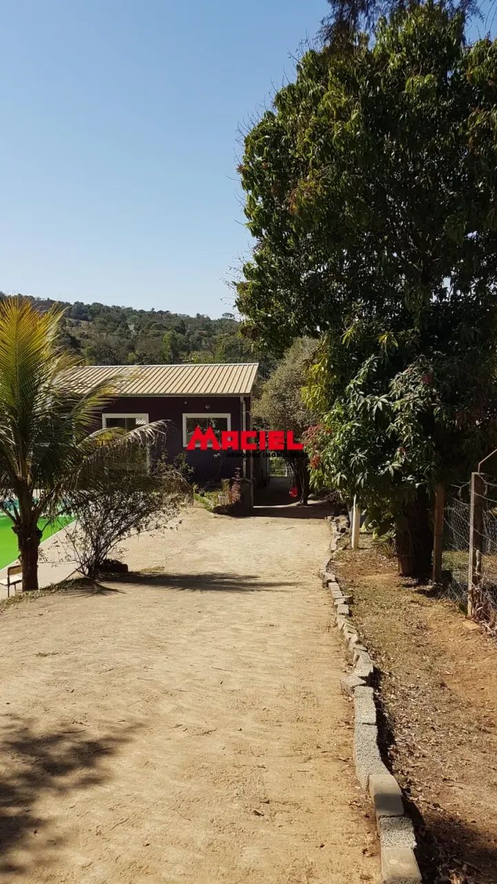 EXCELENTE CHÁCARA COM PISCINA, NASCENTE D`ÁGUA E DOIS ÓTIMOS IMÓVEIS...