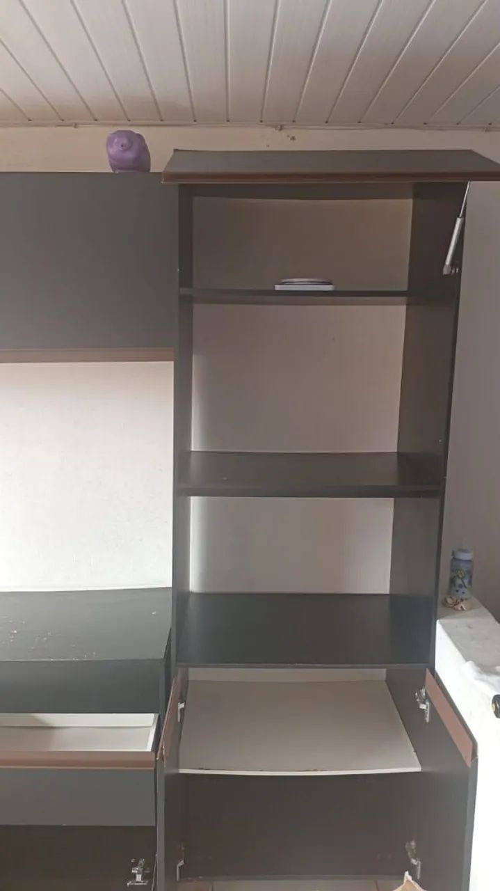 Vendo um sofá, armário de cozinha e uma pia - Foto 3